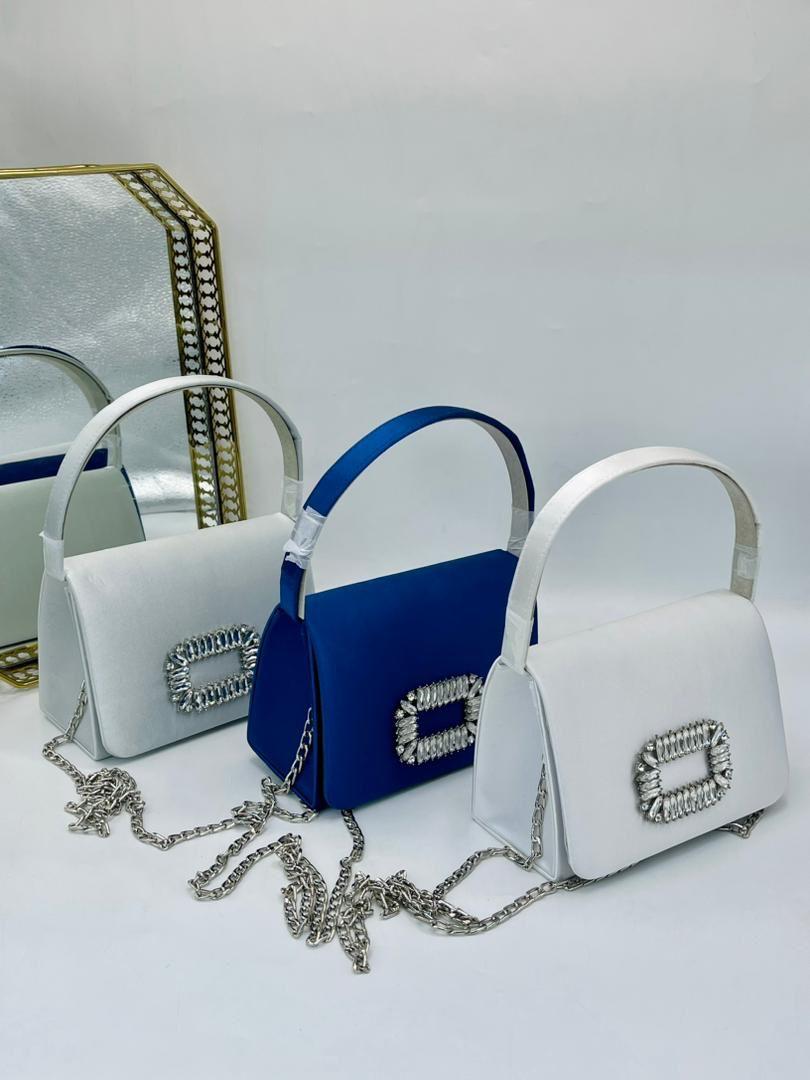 stcelinelagos's tweet photo. NEW IN, 🛍️💰

SIZE: MINI

PRICE:12,500

AVAILABLE FOR IMMEDIATE DELIVERY

P:S we do not own the rights to this video/picture/music.  ALL RIGHTS RESERVED.

#stcelineshoes #stcelinebags
#bags #clothes #dresses
#brandnew #onlinestore
#TontoDikeh #YvonneGodswill 
#Amaka #HildaBaci https://t.co/PMvhY9sOdB