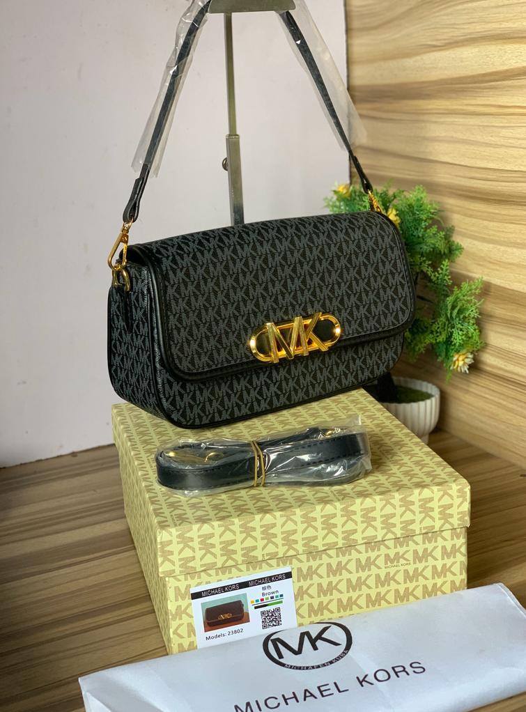 stcelinelagos's tweet photo. NEW IN, BAG 🛍️💰

SIZE: MINI

PRICE:22,500

AVAILABLE FOR IMMEDIATE DELIVERY

P:S we do not own the rights to this video/picture/music.  ALL RIGHTS RESERVED.

#stcelineshoes #stcelinebags
#bags #clothes #dress
#brandnew #onlinestore
#TontoDikeh #YvonneGodswill 
#Amaka #HildaBaci https://t.co/qp54NcXfgw