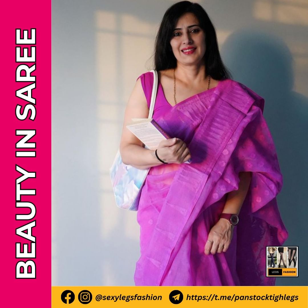 Beauty in Pink Saree
.
.
#beautyinsaree #indianbeauty #sareebeauty #sareelove #saree #sareefashion #sareelovers #sareeaddict #sexysaree #sareeindia #sareewomen #gorgeoussaree #instafashion #instasaree #sareenavel #sareehot #sareedivas #sexyladyinsaree #pinksaree #legsfashion