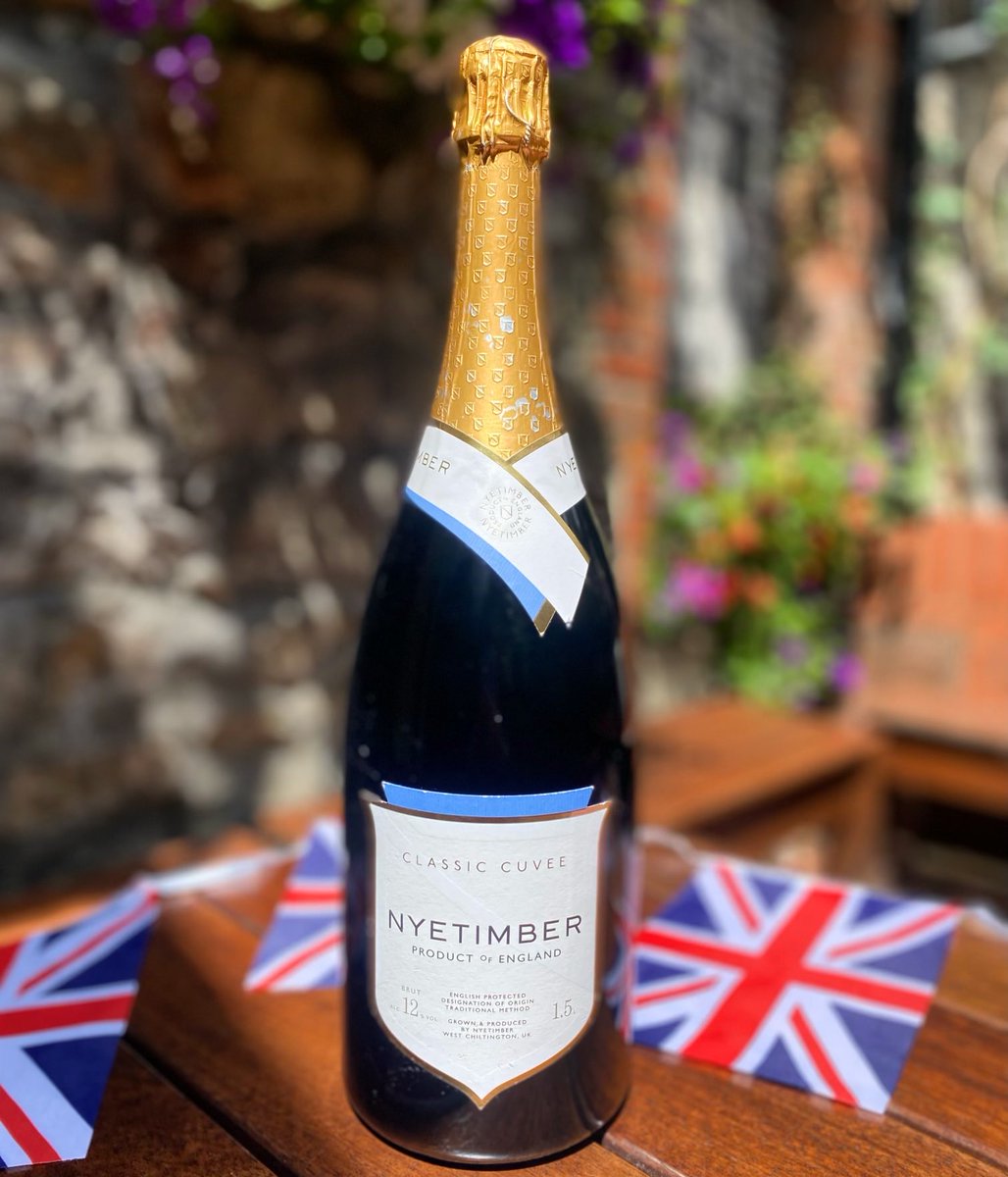 Here’s to British Wine Week ☀️👌😃✅ ⁦@YoungsPubs⁩ ⁦@Nyetimber⁩ #wine #britishwine #sparklingwine