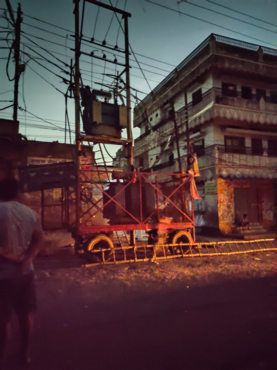 THGeekPress's tweet photo. @Aditya_SORDIT @nagarnigamvns @Varanasi_DM @UPPCLLKO @narendramodi Same for us, their transformers are failing even after changing it, turns out UPPCL is using substandard transformers. Here is a rare picture of PM Modi's 100% wireless smart City Varanasi. 
P.S. The second transformer failed as well.

(Source:https://t.co/bnNOz8R7X7) https://t.co/IxYbDZqZ42