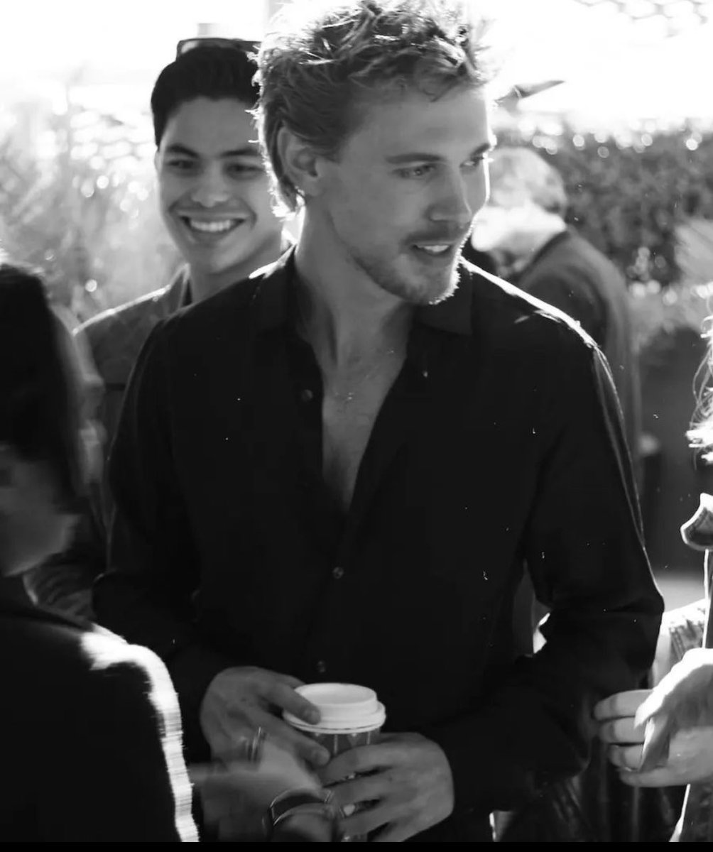 His stance, his power, his look. This man never fails. Austin Robert Butler sets the table, and his fans FEAST. #AustinButler