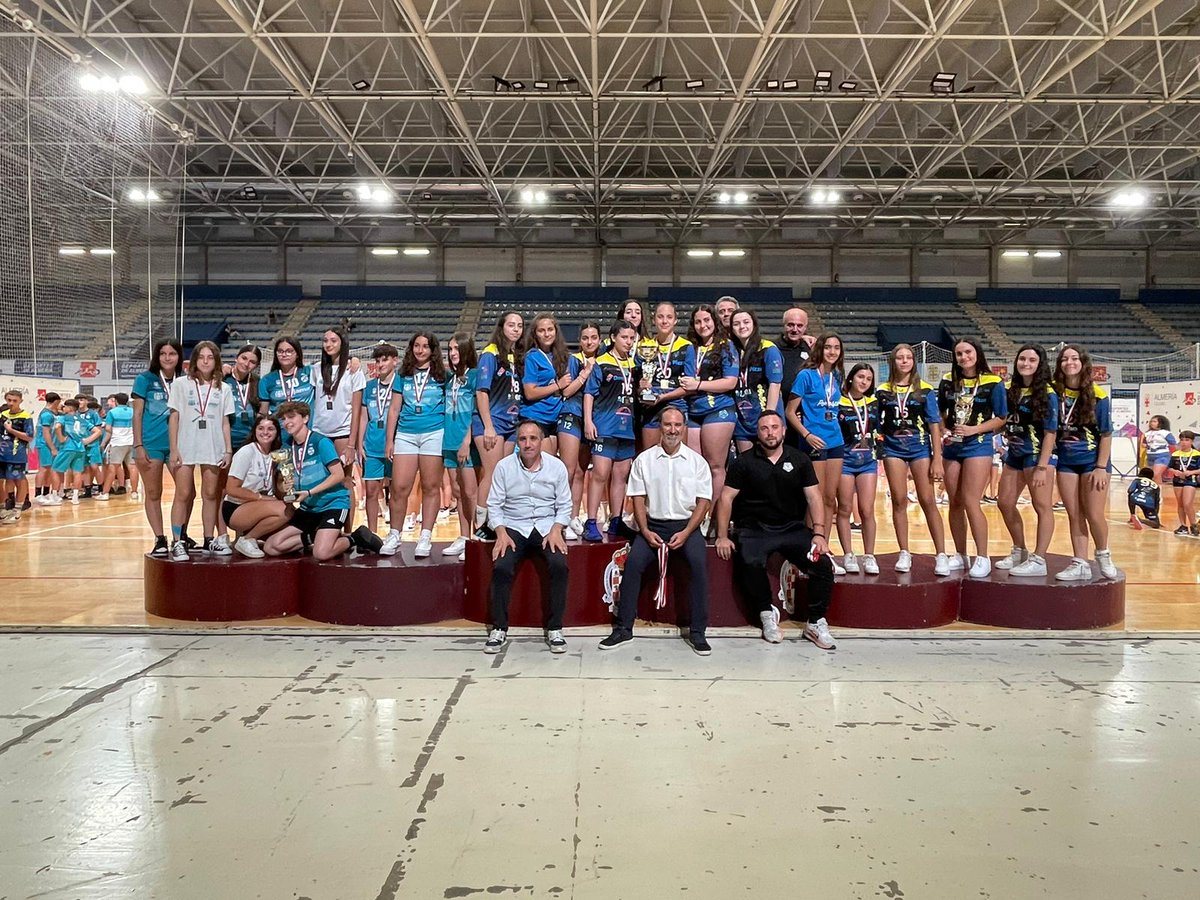 🥇Más de 620 niños disfrutan del balonmano en los 38º Juegos Deportivos Municipales.

En el acto de clausura de la edición, el concejal de Ciudad Activa, Movilidad Urbana y Deporte, Antonio Casimiro repartió las medallas a los ganadores

#AlmeríaEsDeporte almeriaciudad.es/pmd/mas-de-620…