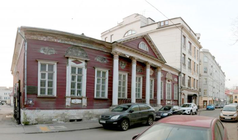 Деревянная Москва: Дом Сытина

Деревянный усадебный дом по нынешнему адресу Сытинский переулок, 5/10, строение 5 обрёл свой нынешний вид в 1804 году и является образцом деревянной допожарной (1812 год) застройки Москвы.

progulkipomoskve.ru/dom_sytina_syt…