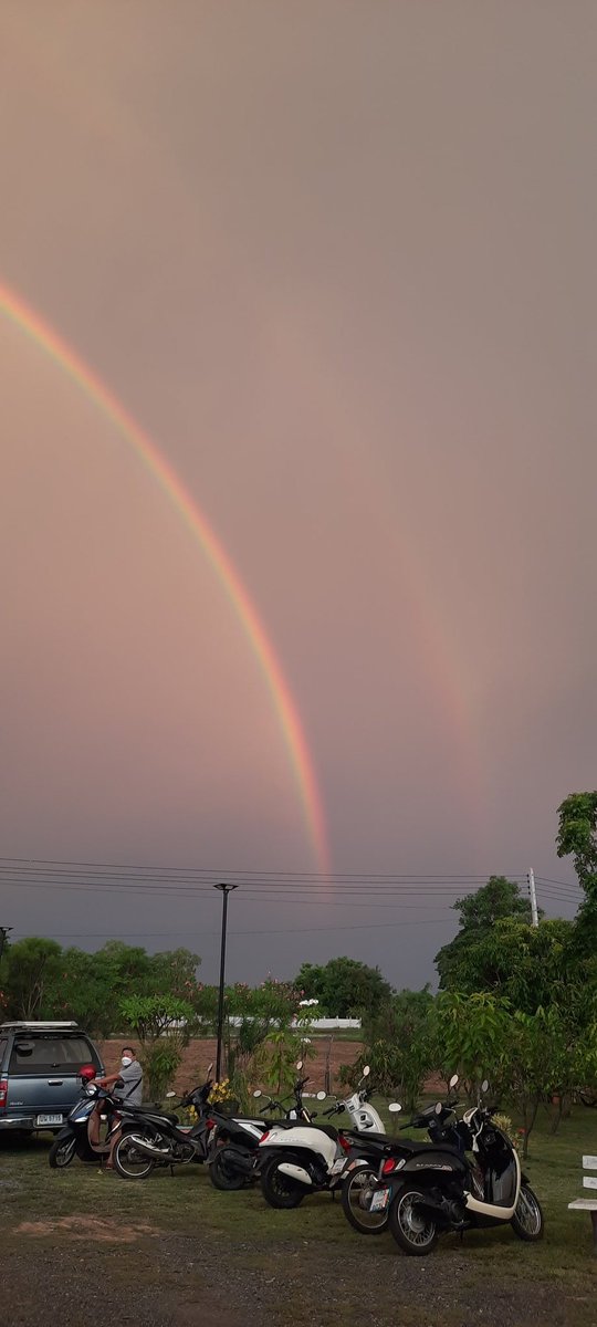 ท้องฟ้าที่เรียนพิเศษสวยมากวันนี้😍🌈🌈