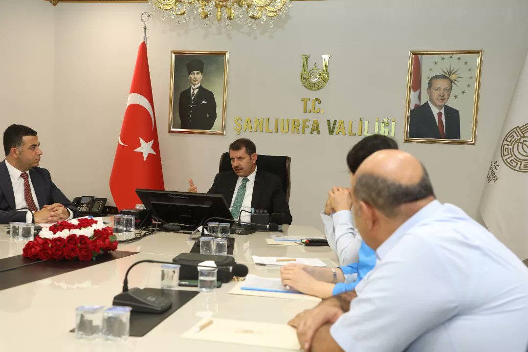 UrfaValiligi's tweet photo. 🔴 “Yapay zekanın, eğitimdeki potansiyelinin ne denli büyük olduğunun farkındayız.”

📌 “Yapay Zeka Uyumlu Algoritmalarla Öğrencilerin LGS Puanı Tahmini ve Modellenmesi” konulu proje, paydaşlarımızın katılımlarıyla Valimiz @valisalihayhan ’a sunuldu. https://t.co/wZavNB6OYP