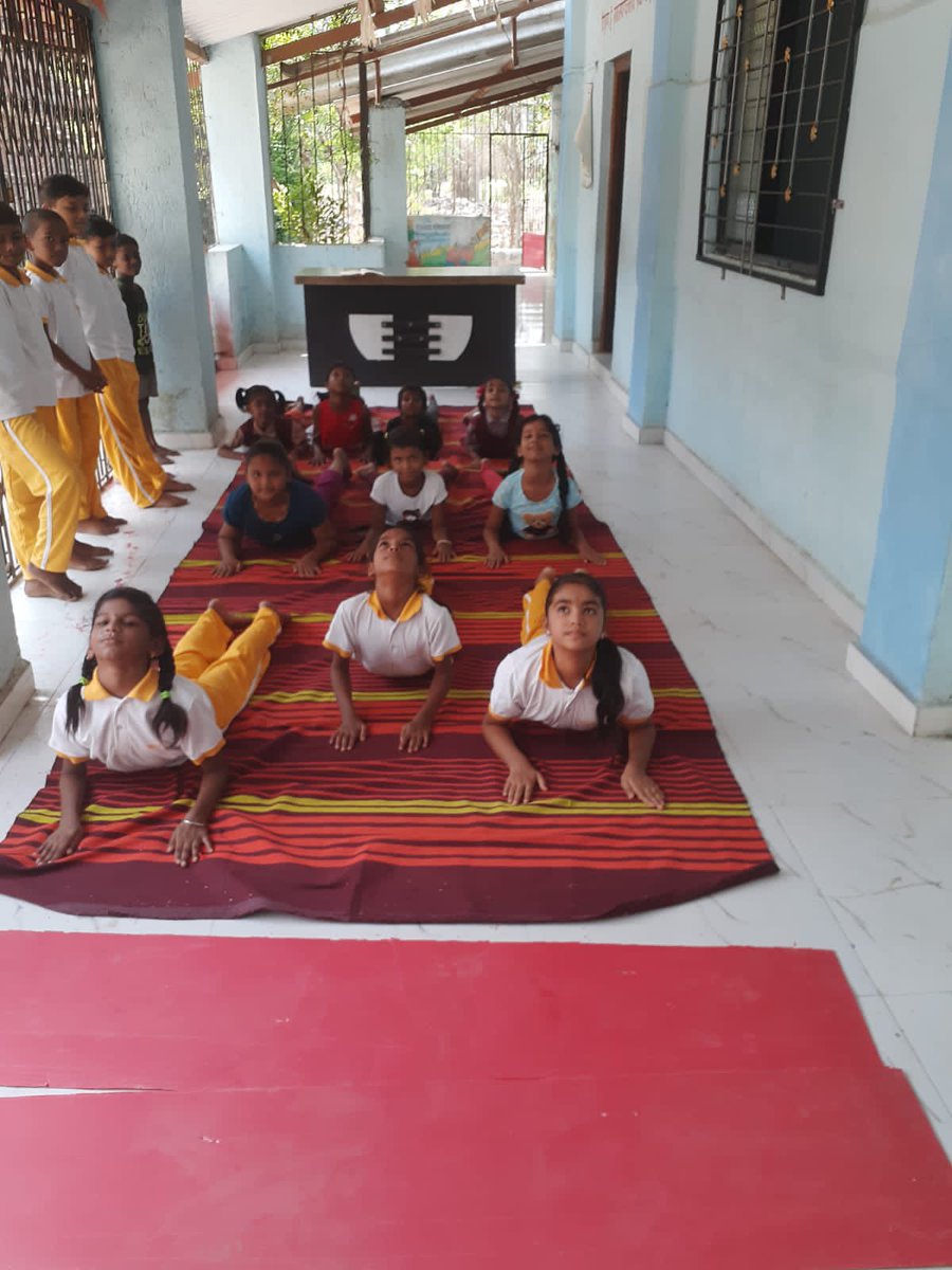 gpkhoni's tweet photo. Zp School Antarli , Gp khoni, #InternationalDayofYoga  @ceozpthane https://t.co/K04741gxu1