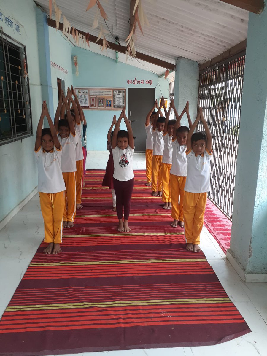 gpkhoni's tweet photo. Zp School Antarli , Gp khoni, #InternationalDayofYoga  @ceozpthane https://t.co/K04741gxu1