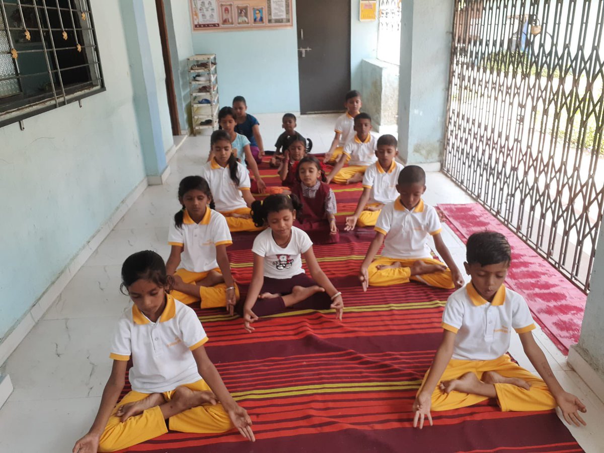 gpkhoni's tweet photo. Zp School Antarli , Gp khoni, #InternationalDayofYoga  @ceozpthane https://t.co/K04741gxu1