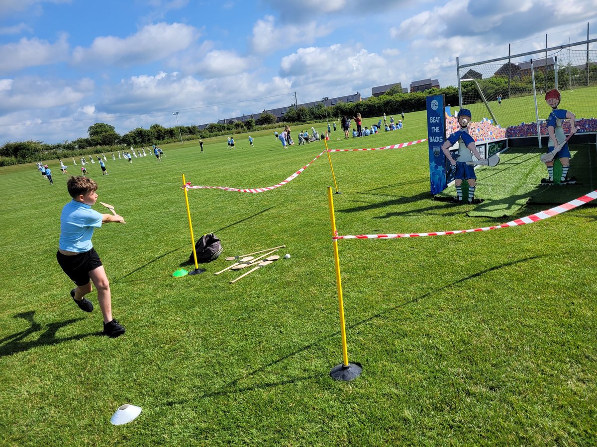 WaterfordGAACG's tweet photo. Fantastic morning at a sundrenched @ballygunnerHc! 🌞 

Great fun had by the various @BallygunnerNS classes with our very popular #BeatTheBacks challenge, thanks to all the pupils &amp; teachers 👏👍🏑#ActivityDays 

@midcountygda @WaterfordGAA @EastDeiseGAA @DeiseUnderage https://t.co/A9WSPKKWgy