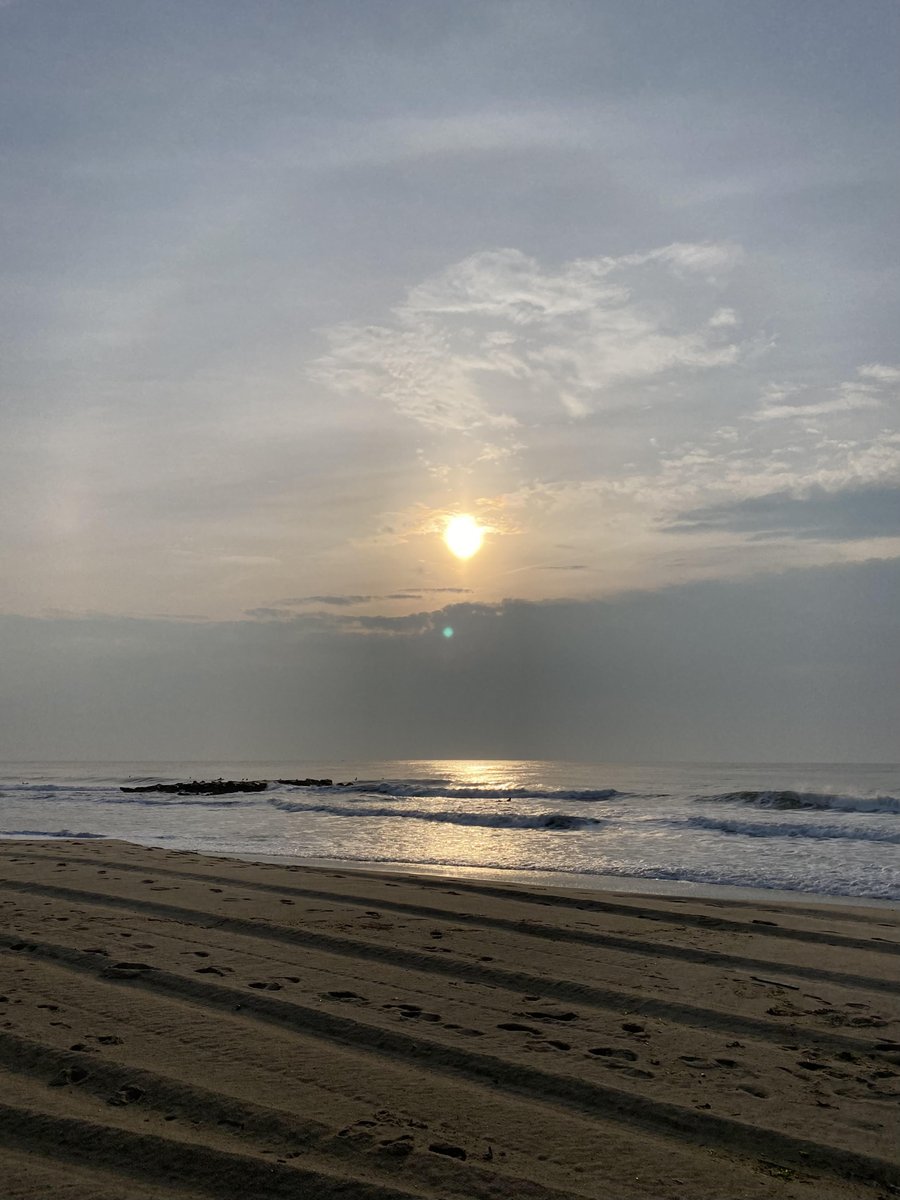 Visit_NJ's tweet photo. The sun has risen. It’s officially SUMMER! What are your plans for the first day of summer? Head to the Jersey Shore. 🐚
📍Belmar, New Jersey
.
.
.
#VisitNJ #NewJersey #BelmarBeachNJ #NJSummer #BeachSunrise https://t.co/z8kF9I75ol