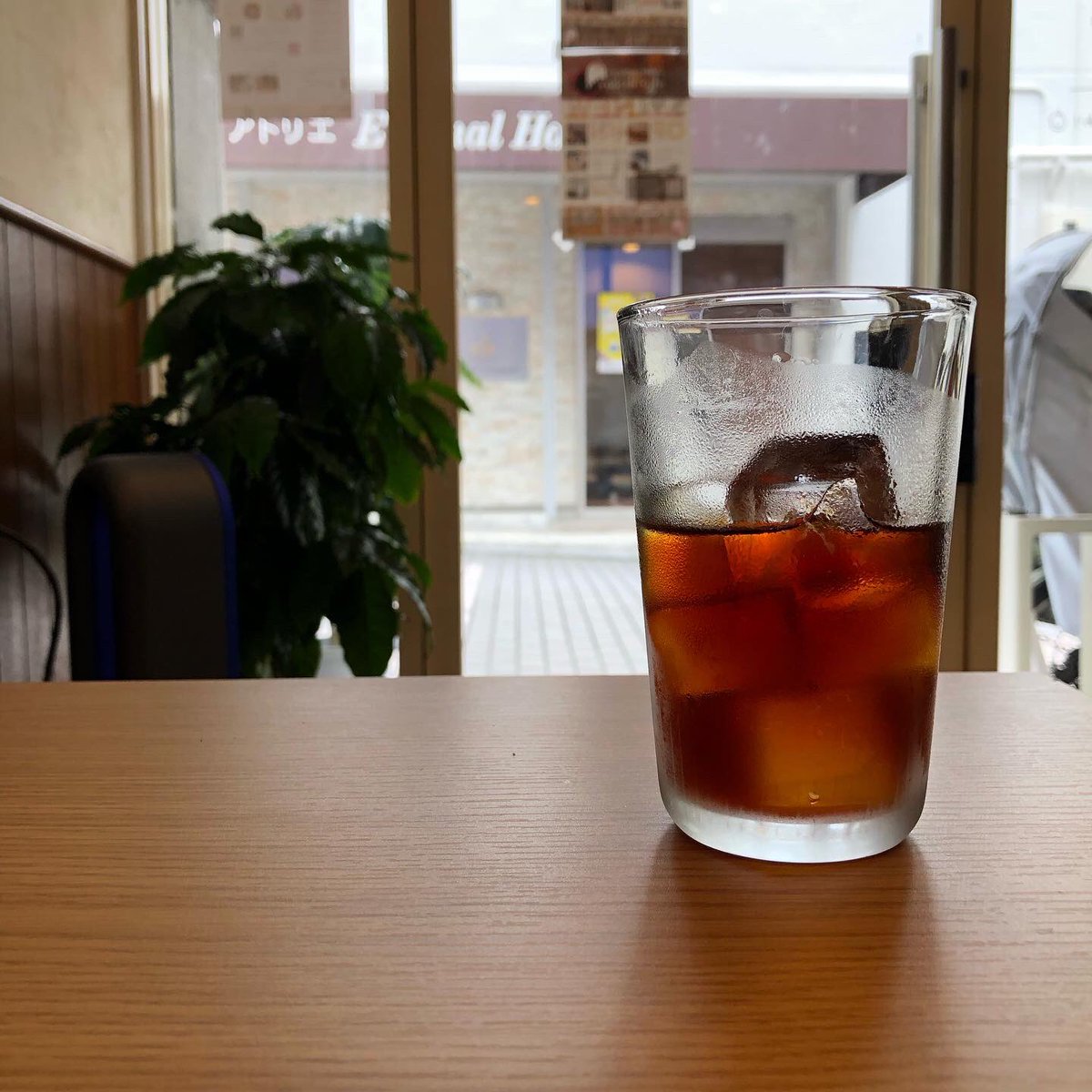 voiceofcoffee's tweet photo. 先月オープンしたcadode cafeさん。そこは既に小学生からお年寄りまで気軽に立寄るコミュニケーションスポットになっていました。コミュニケーションの場を色んな形でもっと広げていくこれからの構想も伺いとても楽しみなcafeが出来ました。美味しいコーヒーとお菓子も是非。 https://t.co/L1S5hcWZov