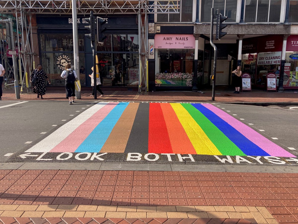 ReadingCouncil's tweet image. We&apos;ve repainted Reading’s iconic rainbow crossing in Friar Street to help mark Pride month celebrations in the town. The newly repainted crossing, featuring the Progress Pride flag colours for the first time, can be seen from today onwards. rdguk.info/Rainbow_crossi…