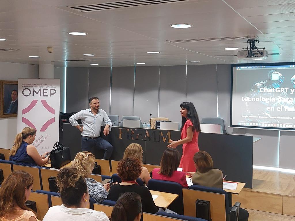 ENAEbusiness's tweet photo. Gran acogida en nuestro desayuno empresarial que tuvimos esta mañana con @OmepMurcia en Federación Regional de Empresarios del Metal de Murcia - @fremm_es  

Junto a Sergio Montes, Director de Formación Executive y Responsable del Programa GDP de ENAE, reflexionamos sobre cómo hacer negocio con inteligencia artificial. 

Montes afirmó que “ la IA nos presenta nuevas formas de hacer negocios impensables hace apenas unos meses (ya no hablamos de años). Existen nuevas ventanas donde satisfacer al cliente es mandato y si no lo hacemos alguien lo hará por nosotros”.

¡El pasado no puedes cambiarlo, pero el futuro aún está en tu poder!

Descubre todo sobre nuestro programa GDP (100%subvencionado) que digitalizará a 1500 directivos en la Región de Murcia 
👉https://t.co/yRaLGter6u

#ENAE #somosENAE