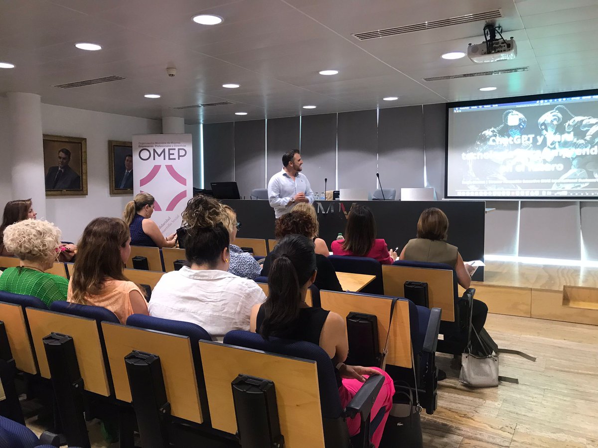 ENAEbusiness's tweet photo. Gran acogida en nuestro desayuno empresarial que tuvimos esta mañana con @OmepMurcia en Federación Regional de Empresarios del Metal de Murcia - @fremm_es  

Junto a Sergio Montes, Director de Formación Executive y Responsable del Programa GDP de ENAE, reflexionamos sobre cómo hacer negocio con inteligencia artificial. 

Montes afirmó que “ la IA nos presenta nuevas formas de hacer negocios impensables hace apenas unos meses (ya no hablamos de años). Existen nuevas ventanas donde satisfacer al cliente es mandato y si no lo hacemos alguien lo hará por nosotros”.

¡El pasado no puedes cambiarlo, pero el futuro aún está en tu poder!

Descubre todo sobre nuestro programa GDP (100%subvencionado) que digitalizará a 1500 directivos en la Región de Murcia 
👉https://t.co/yRaLGter6u

#ENAE #somosENAE