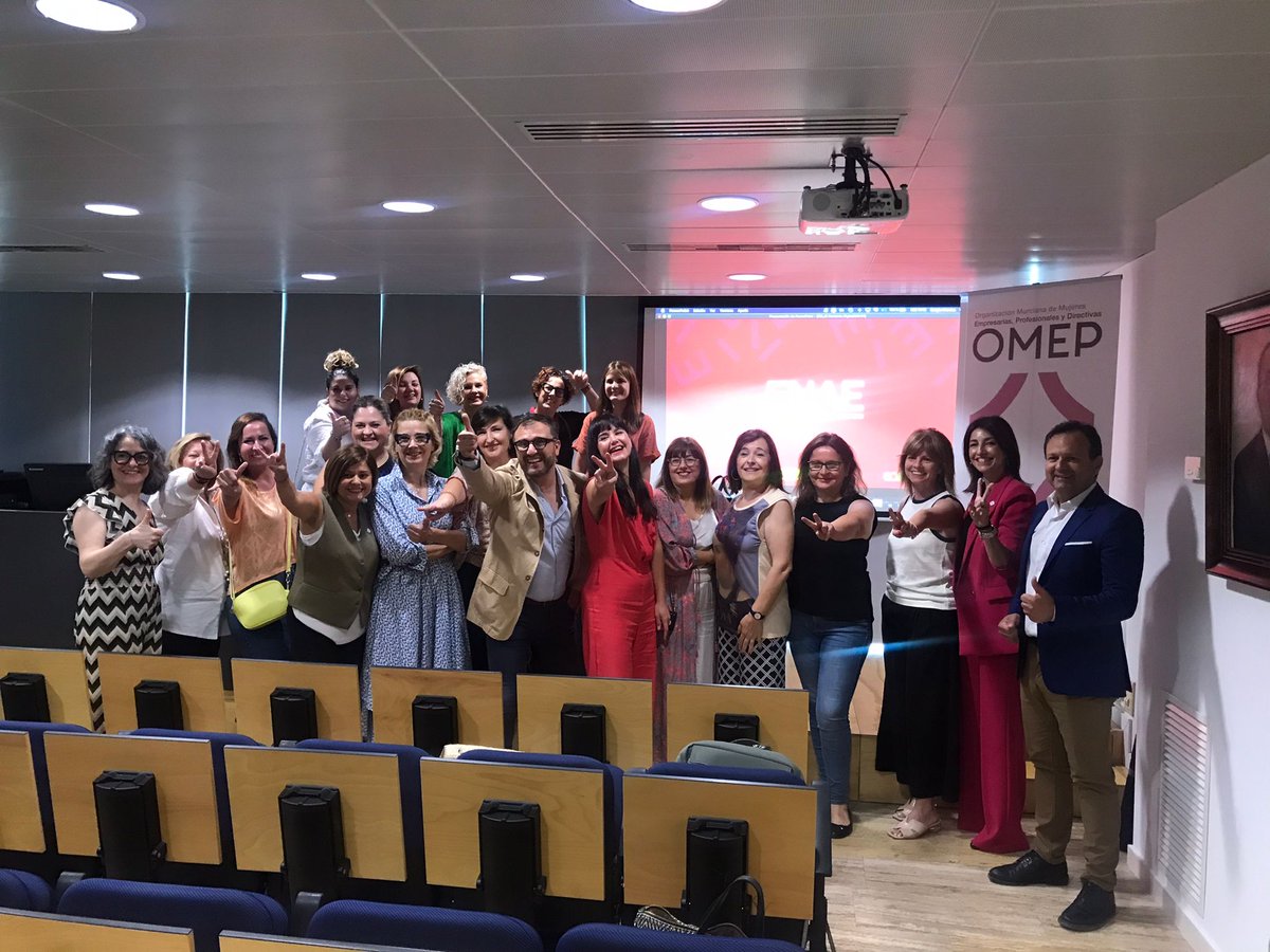 ENAEbusiness's tweet photo. Gran acogida en nuestro desayuno empresarial que tuvimos esta mañana con @OmepMurcia en Federación Regional de Empresarios del Metal de Murcia - @fremm_es  

Junto a Sergio Montes, Director de Formación Executive y Responsable del Programa GDP de ENAE, reflexionamos sobre cómo hacer negocio con inteligencia artificial. 

Montes afirmó que “ la IA nos presenta nuevas formas de hacer negocios impensables hace apenas unos meses (ya no hablamos de años). Existen nuevas ventanas donde satisfacer al cliente es mandato y si no lo hacemos alguien lo hará por nosotros”.

¡El pasado no puedes cambiarlo, pero el futuro aún está en tu poder!

Descubre todo sobre nuestro programa GDP (100%subvencionado) que digitalizará a 1500 directivos en la Región de Murcia 
👉https://t.co/yRaLGter6u

#ENAE #somosENAE
