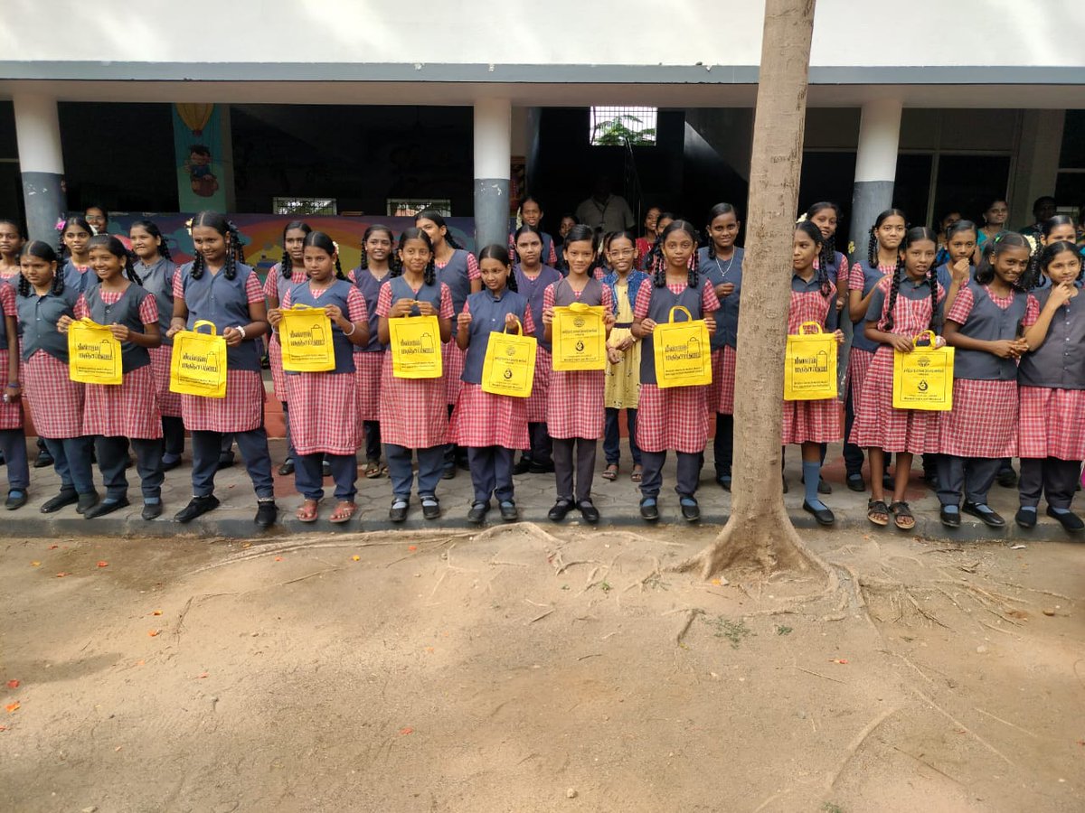 CommissionerEc2's tweet photo. AWARENESS ABOUT SINGLE USE PLASTIC
(PLEDGE,DRAWING COMPETITION &amp; USEING YELLOW BAG)
#Erode #salem #Coimbatore #awarenesscampaign #TamilNadu #Indian https://t.co/Ge1sTU3iTM