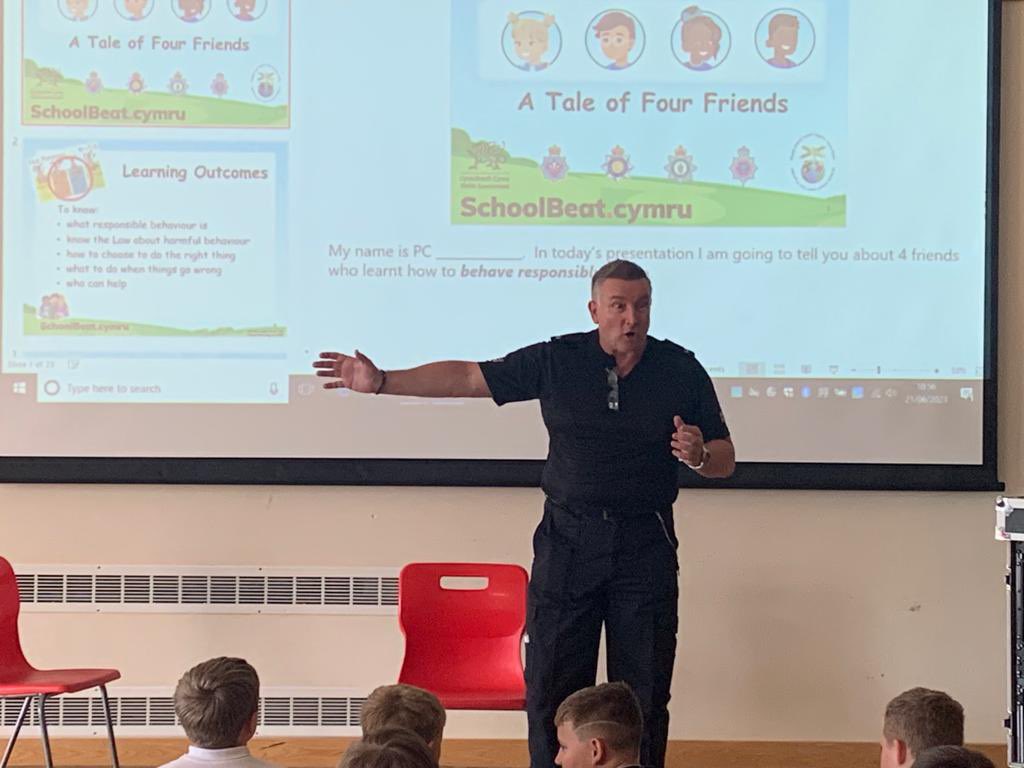 llwyncrwn's tweet photo. Diolch to PC Newman for visiting Year 5 and Year 6 today to share “A Tale of Four Friends”. It covered behaviour online, how friends can fall out, influence others, and how it can then cause incidents in the community through escalation.
Such important messages.
@PC_NEWMAN_SWP https://t.co/6ChYPGiOuy