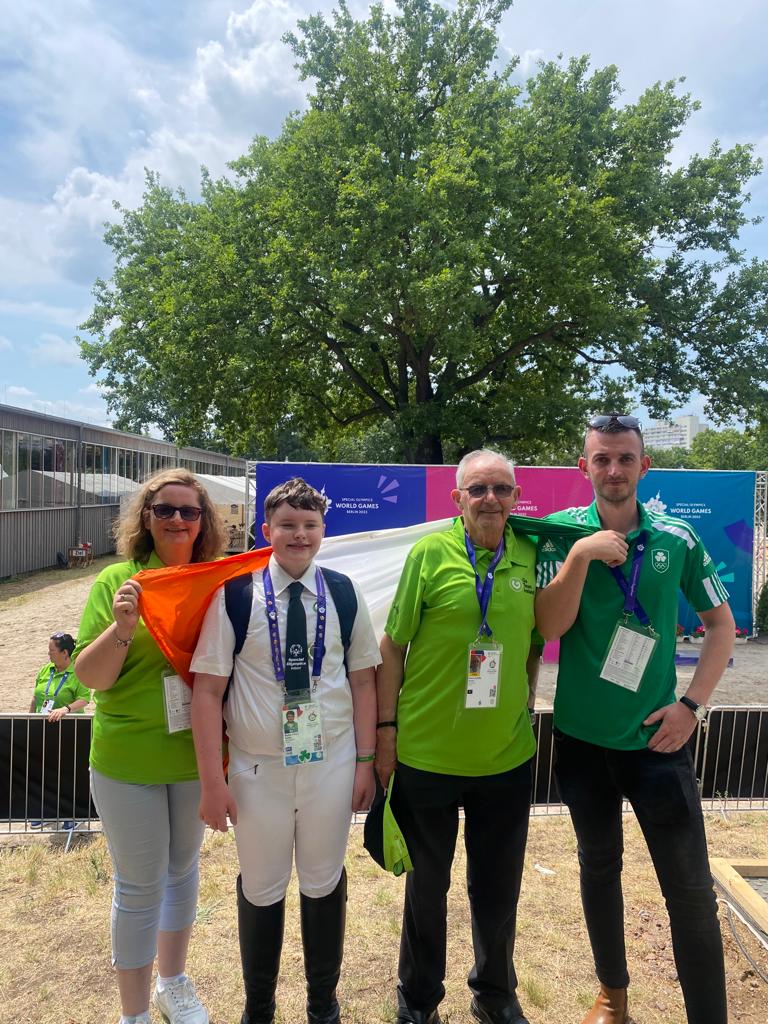 Cheering on their champion. Proud family moment as Declan stands with Mum Kathleen, brother Chris, and grandad Patrick, after competing on the world stage 🐎