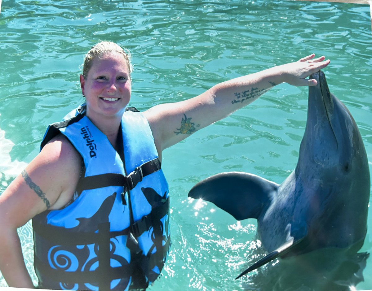 Meet my new friend Holly 🐬🥰

#vacation #dolphinswim #GrandCayman