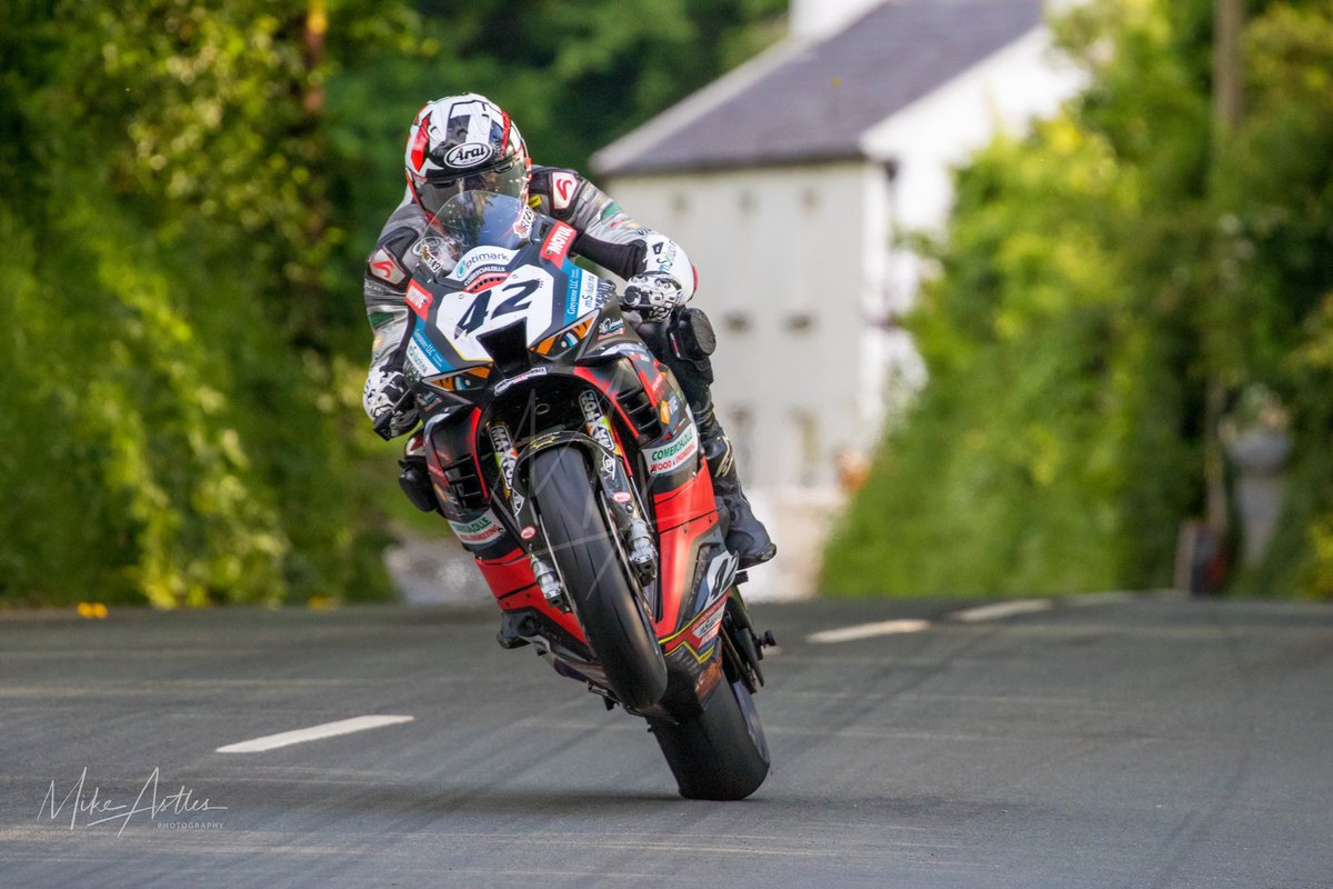 There could only be one Wheelie Wednesday today. This is an image from TT2022 of Raul Torras who takes his final lap of the Mountain Course today. Raul would always chat and loved to see images from the TT. RIP Raul

#wheeliewednesday #roadracingpics #isleofmanttraces #iomtt