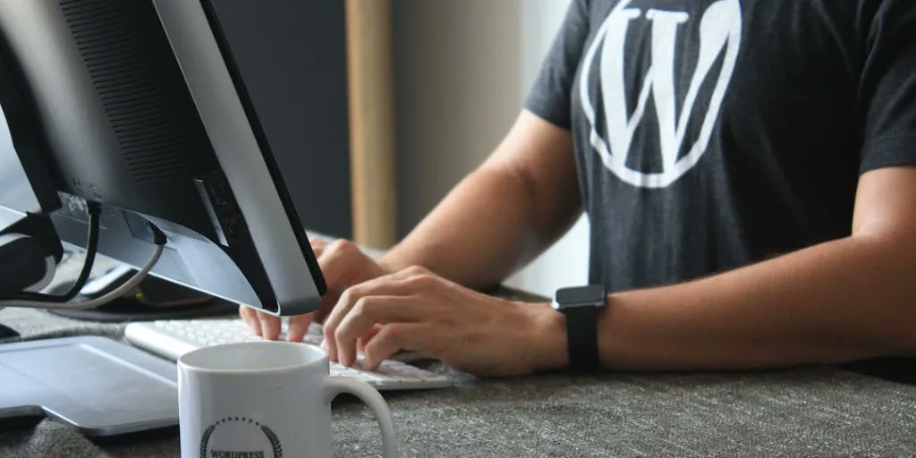 Setting up a WordPress local development environment? Learn how to create and run applications with multiple containers using this Docker Compose WordPress example. #docker #containerization #wordpress buff.ly/3JkD0Ir