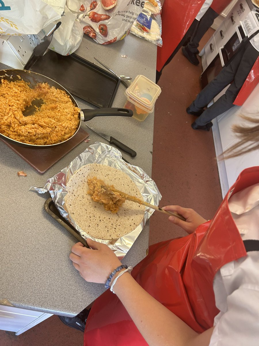 Students making cheesy bean burritos today courtesy of @ChefTomKerridge #fulltimemeals today. Affordable and nutritious meals as part of their fakeaway project this term. Well done @Crestwood_DfE #endchildfoodpoverty