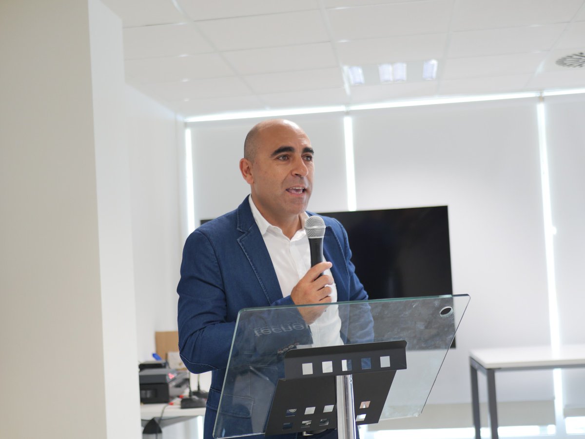 AlmeriaJunta's tweet photo. 📌El delegado de @AgriculturAnd participa en el foro #Agrogo de @caixabank donde se abordan las claves de la agricultura de regadío celebrado en @pitalmeria
➡️@AntonioMenarub1 enumera las actuaciones realizadas por la Junta en materia hídrica con los 3 decretos de sequía https://t.co/1z2lwBrHnU