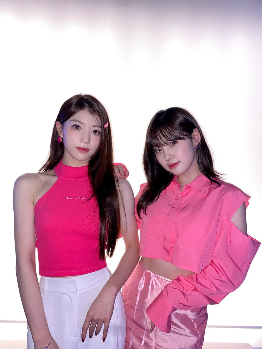 official_kep1er's tweet photo. SIMIHAZE BEAUTY💖

#샤오팅 #XIAOTING
#김채현 #CHAEHYUN
#Kep1er #케플러 https://t.co/k8PLkhOf7u