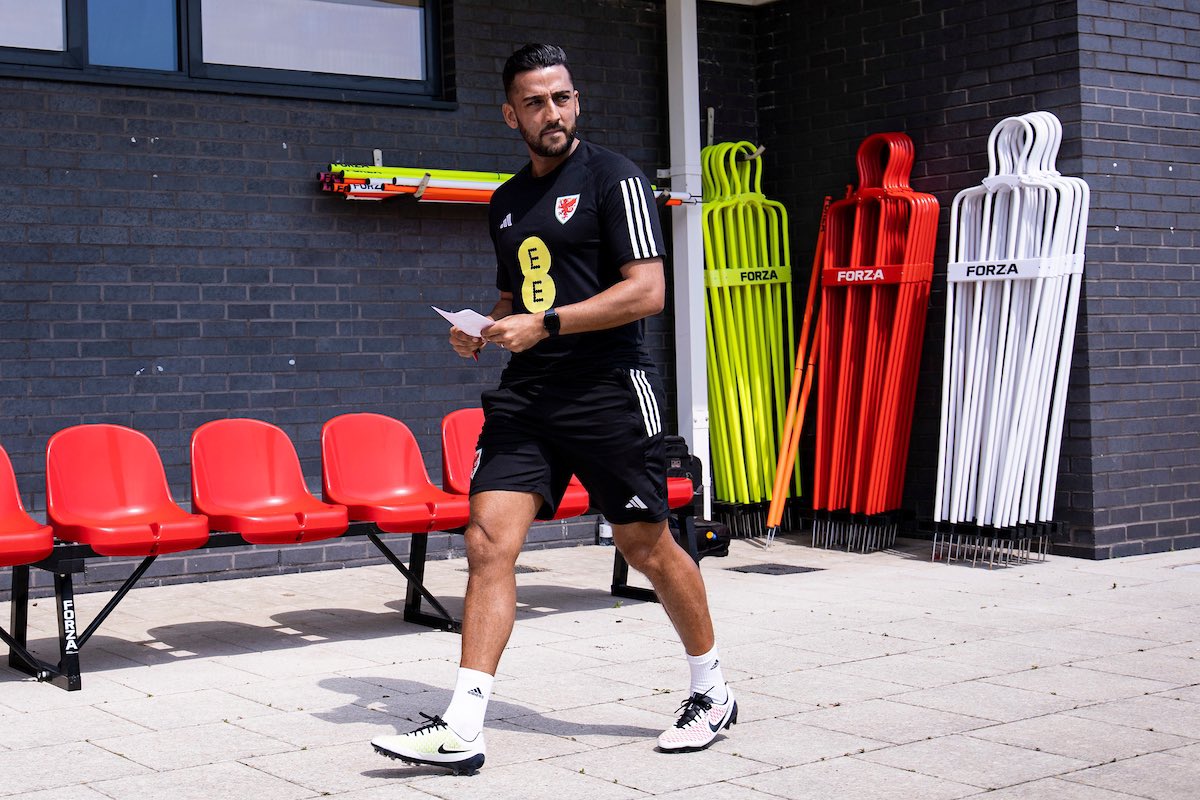 Neil Taylor tweet media