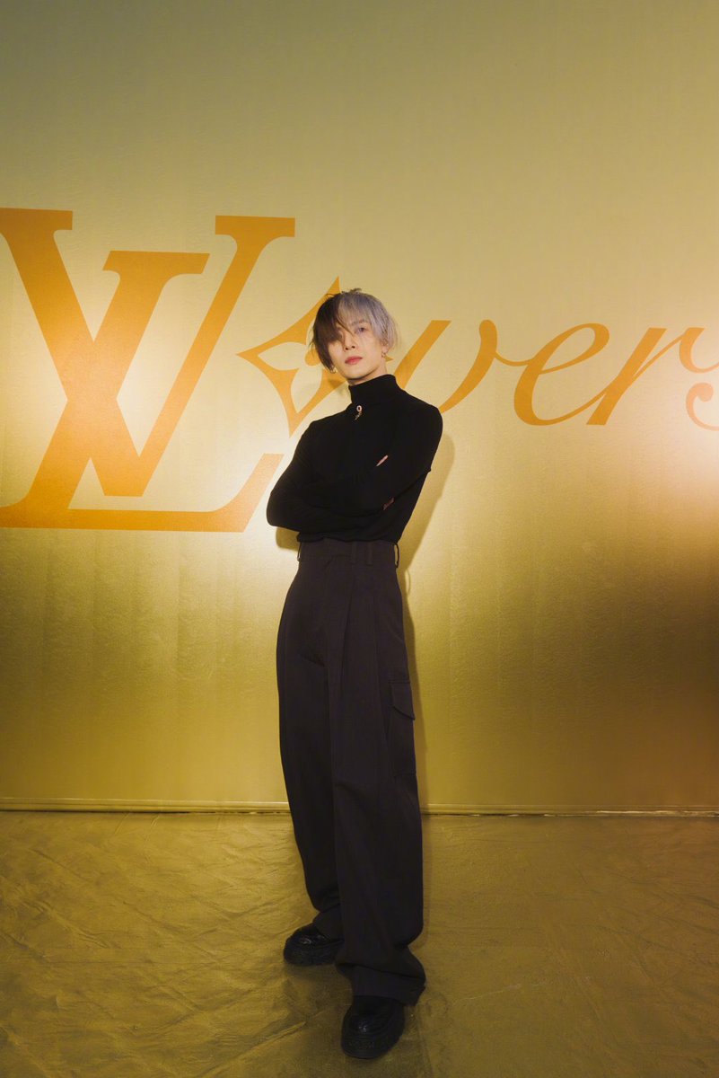 JACKBAM_LAND's tweet photo. Thank you @LouisVuitton 🙏

#JACKBAMxLVMenSS24_PFW23

#JacksonWangParisFW_LV 
#BamBamxLouisVuitton
@JacksonWang852 @BamBam1A https://t.co/HehVE71ps9