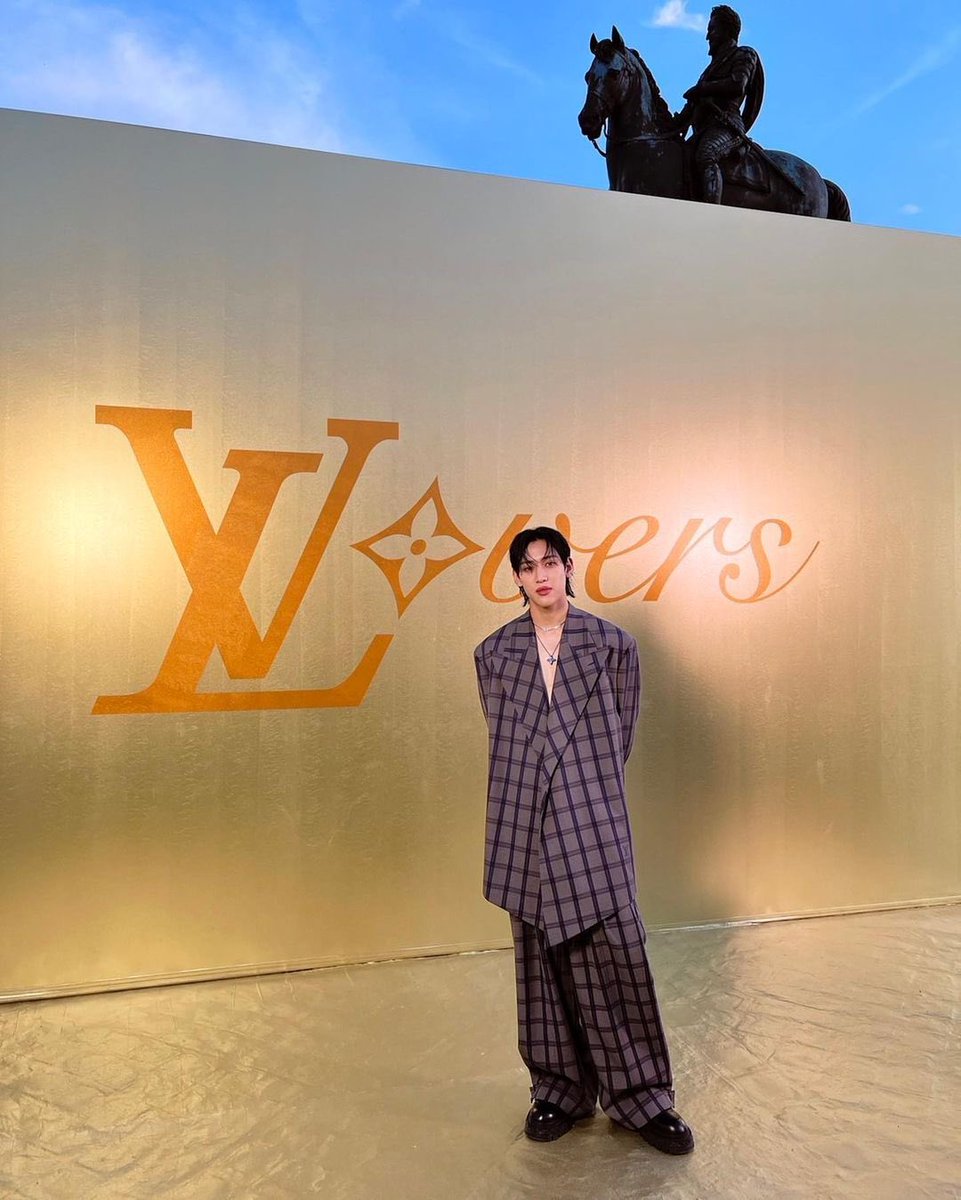 JACKBAM_LAND's tweet photo. Thank you @LouisVuitton 🙏

#JACKBAMxLVMenSS24_PFW23

#JacksonWangParisFW_LV 
#BamBamxLouisVuitton
@JacksonWang852 @BamBam1A https://t.co/HehVE71ps9