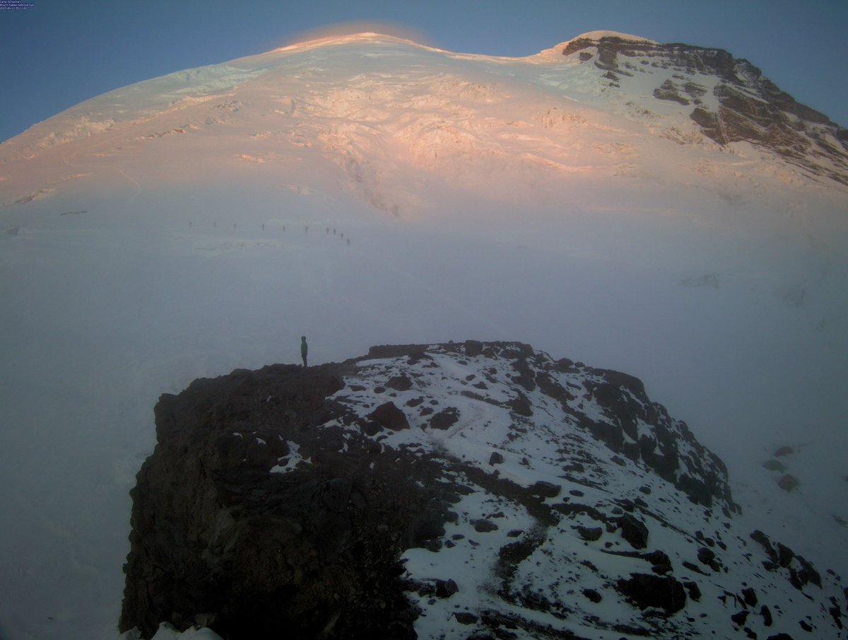 Climbers making the sunrise ascent above the clouds on Rainier for the first day of summer. It's a brisk 25 degrees at Camp Muir this hour. 

It's probably a safe bet that they'll burn more calories than myself today (bike ride included). 🙄

#wawx