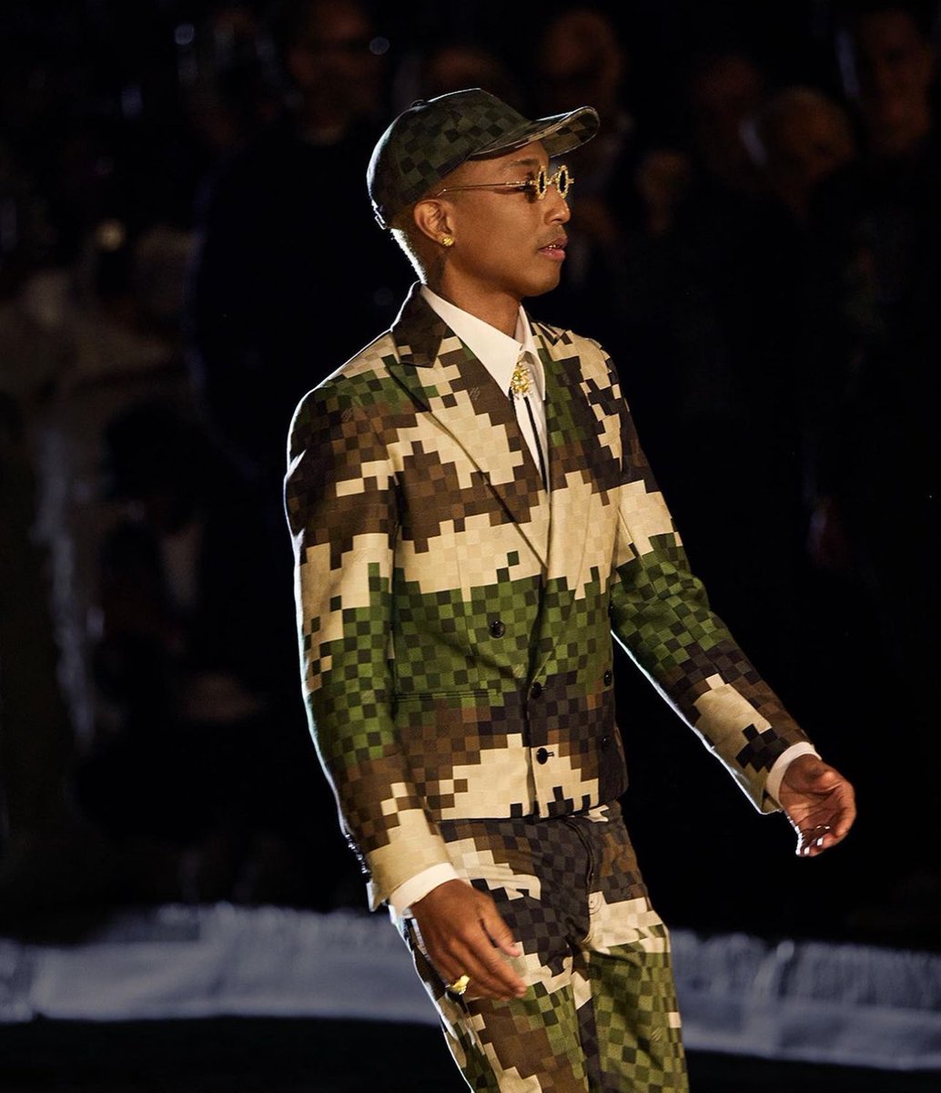 wrld_mag's tweet photo. 💭 Pharrell s’est exprimé sur Kanye West hier soir.. 

“Le Louis Vuitton Don est le grand Kanye West.. Je suis juste un élève” https://t.co/J4NTzsonJ2