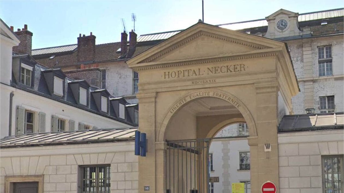 🚨 C'est une première dans le monde ! Une opération chirurgicale exceptionnelle du cerveau, réalisée par des médecins de l'hôpital Necker, a permis de sauver un jeune bébé d'un lourd anévrisme, alors que celui-ci était encore dans le ventre de sa mère ! 👏🩺🇫🇷 (via Le Parisien)