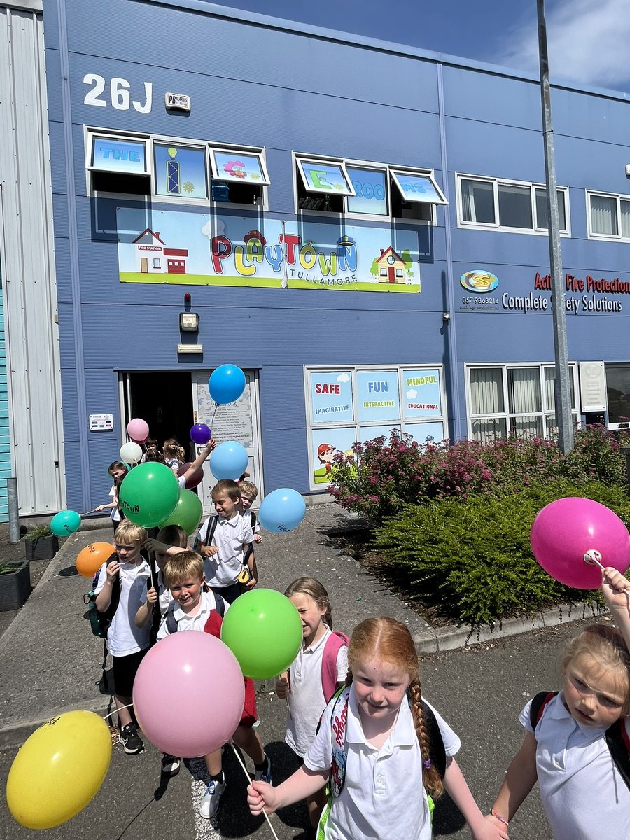 🎈🎈🎈Balloons For All 🎈 🎈🎈 Sharing Our Happiness At Winning “Family Venue Of The Year” At The The Irish Hospitality Awards With The Boys & Girls Of Scoil Bhríde, Edenderry @CreativeOceanic