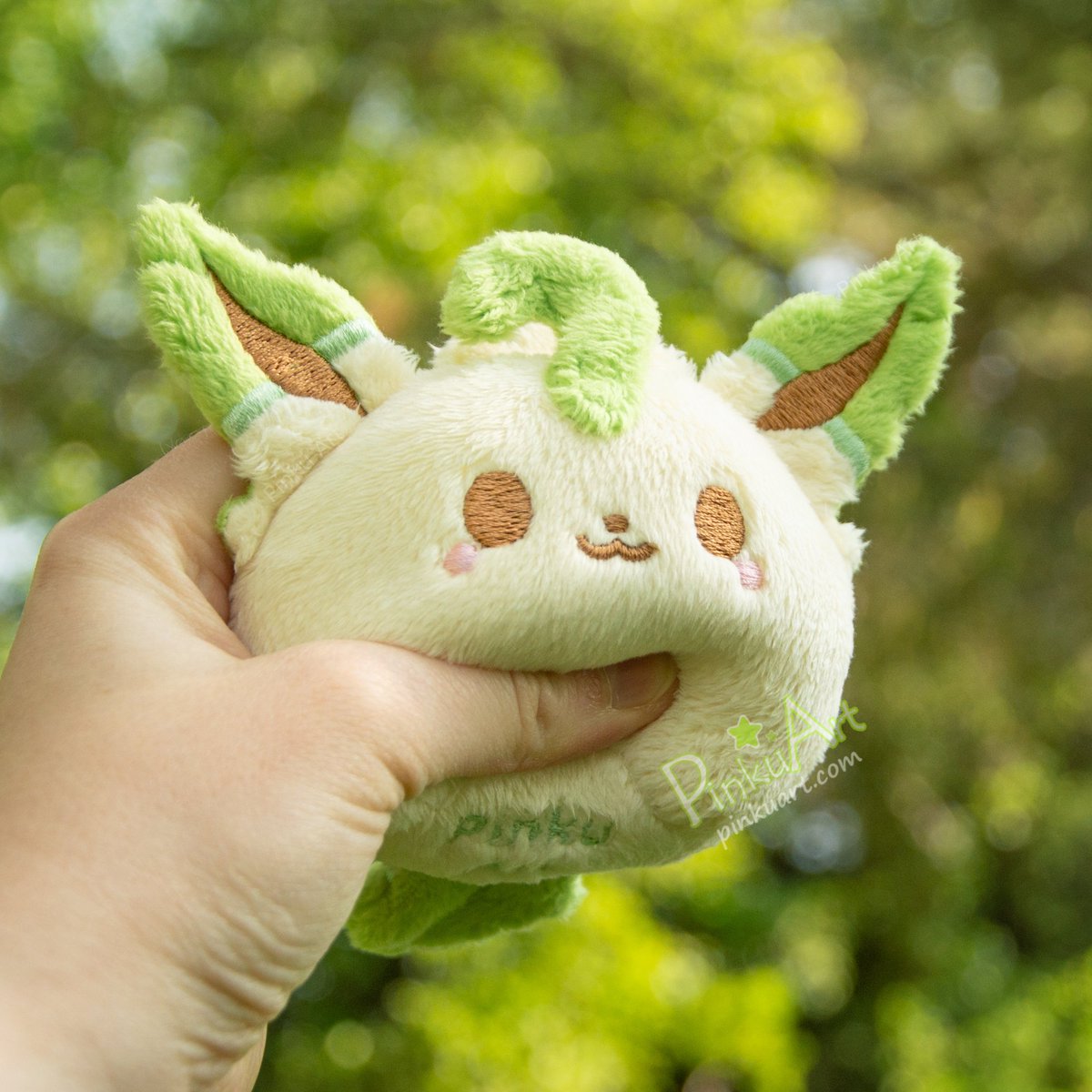 I'm so proud of my lil' Leafeon bakery plushies 🥺