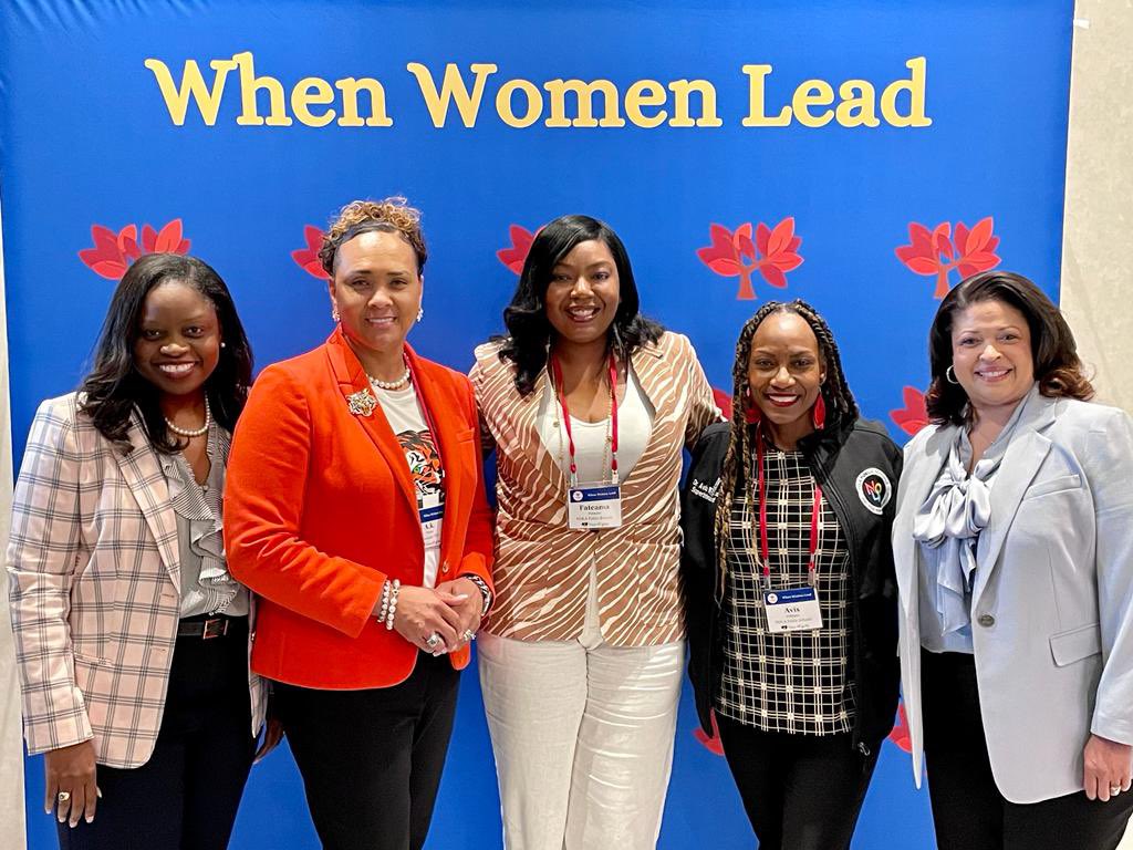 Until next time … we’ve got moves 🙌🏽 #WhenWomenLead #LeadHERS @VerlettaWhite #SneakHERS @drgoffney @DrAvisW