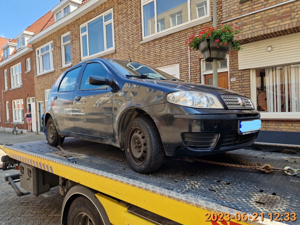 Vanmiddag opnieuw een voertuig van straat in Schiedam Oost ivm openstaande naheffingsaanslagen. De eigenaar heeft intussen betaald en zijn voertuig weer terug.