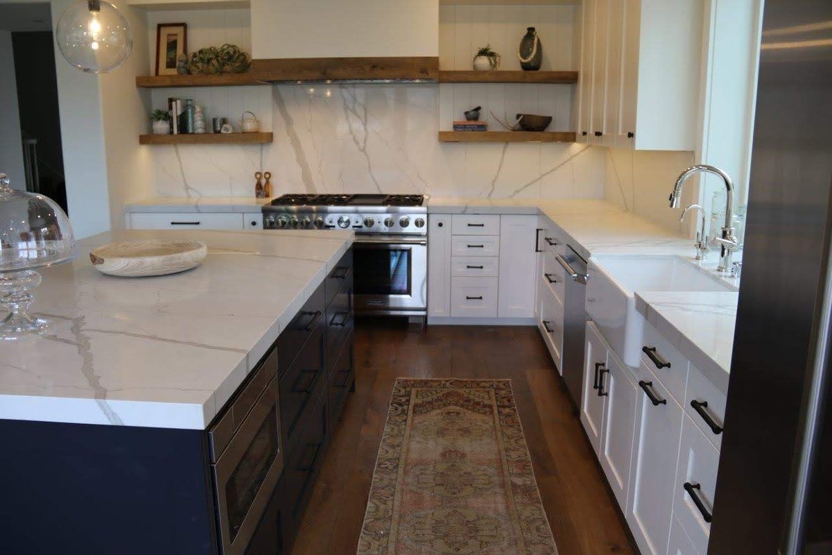 #DesignBuild Transitional #KitchenRemodel with custom white #cabinets countertops and backsplash in city of San Clemente #OrangeCounty aplushomeimprovements.com/portfolio_page…