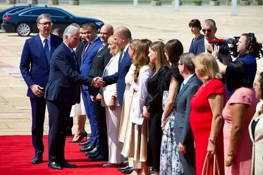 EnriqueMoraleVC's tweet photo. #CubaG77
##DíazCanelEnSerbia 🇨🇺 🇷🇸
Nuestro presidente @DiazCanelB inicia su visita oficial por el Palacio de Serbia. Es recibido por el presidente Aleksandar Vučić, con los honores militares correspondientes a su alta investidura. @aylinalvarezG
@UJCdeCuba https://t.co/ihUq6mQWRO