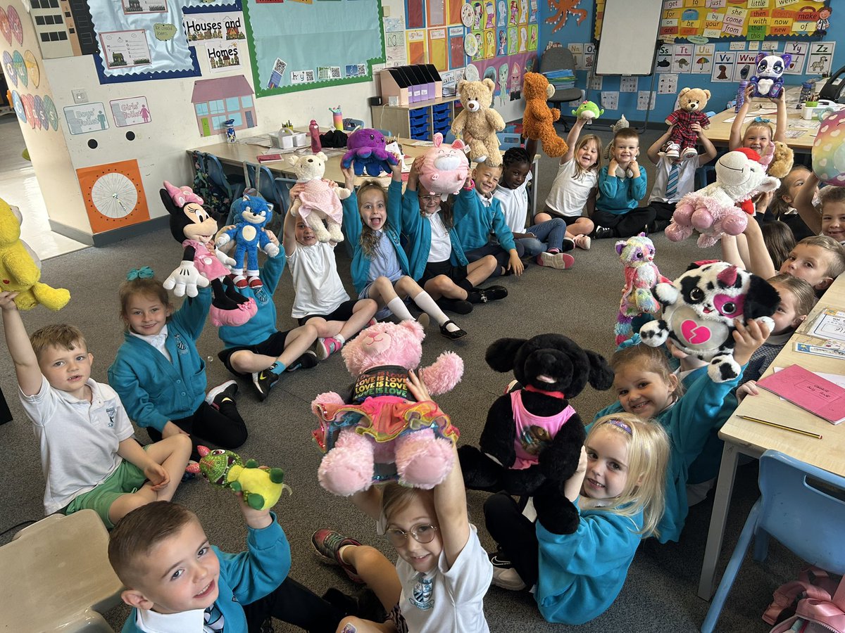MrsMcKenzie76's tweet photo. We had an absolute ball at our Teddy Bears Picnic today 🧺 🧸 @MrsL_Young @Mrs_MorganP1 @GreenhillPS https://t.co/cJIfWkk9Yj
