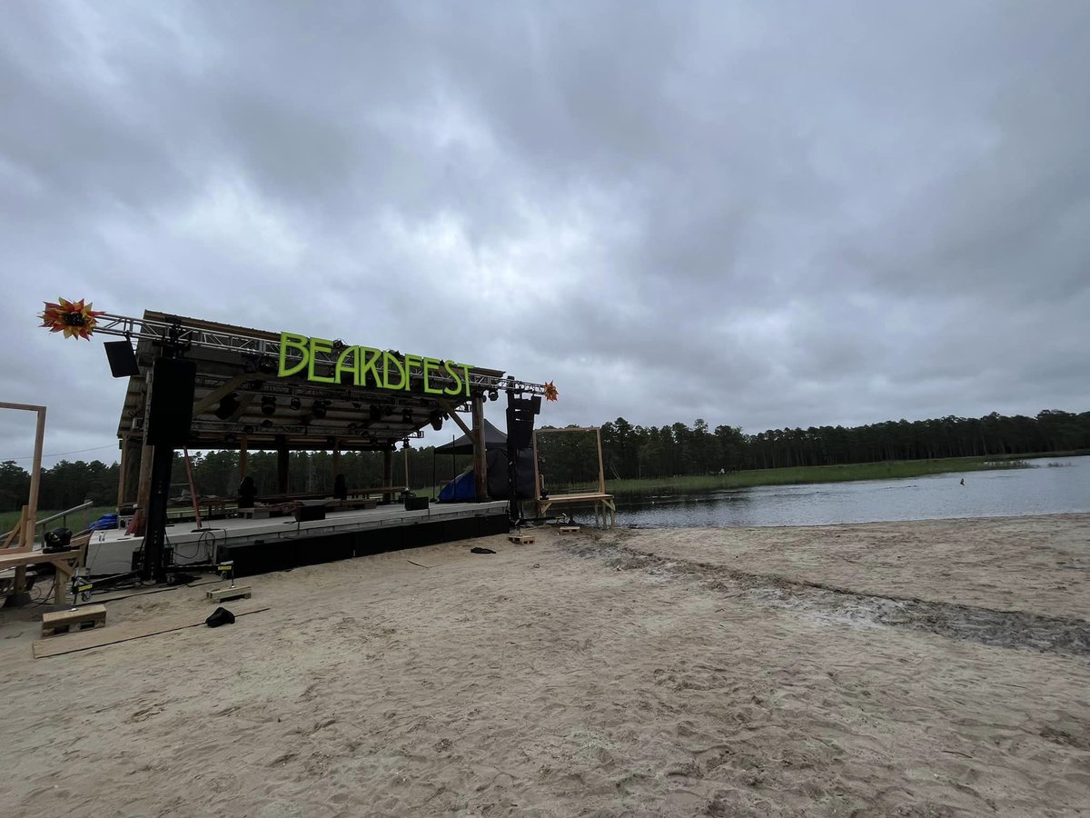 215musicNet's tweet photo. stage-build in progress on the beach at Paradise Lakes
#Beardfest is rain or shine 

(no beard required) https://t.co/nbPZjwktuN