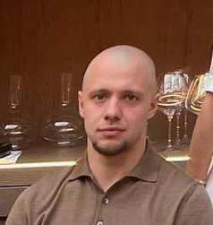 I'll never get used to #NYR Artemi Panarin's shaved head. 

He looks thrilled to be there. 🤣

Also in pic: #GoKingsGo Vladislav Gavrikov, #CBJ Kirill Marchenko, Yegor Chinakhov, and #Avangard goaltender Alexei Melnichuk.
