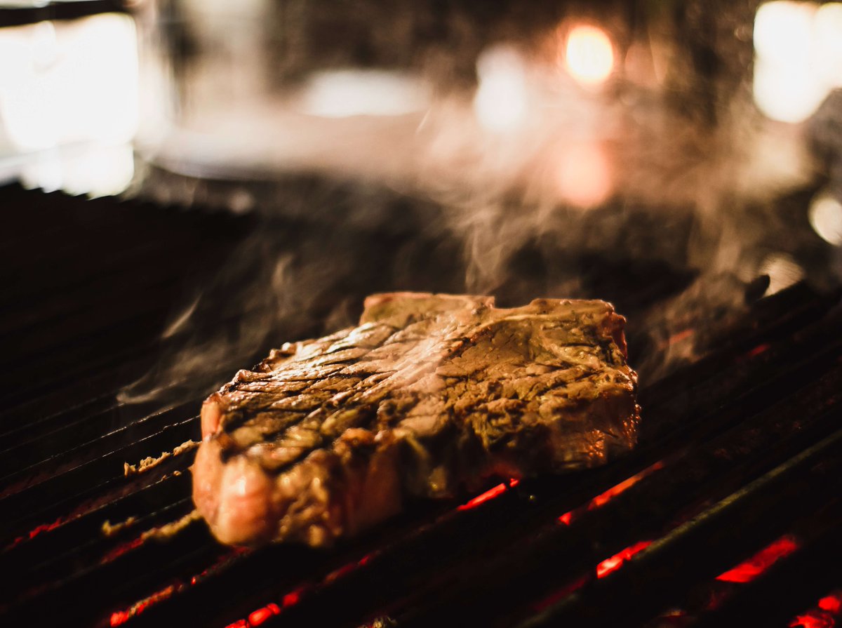 Elevate your BBQ game with the mouthwatering flavor of Japanese wagyu beef. 🤤👌🔥 
#bbqgoals #wagyubeef mtbrs.net/ps_eejan_louis…