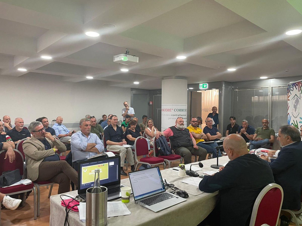 FilcaCisl's tweet image. Incontro #Communitas a #Bari, Claudio Sottile: &quot;L&apos;Associazione è uno strumento operativo per le politiche di #welfare di #Cisl e Filca, indispensabili al sostegno al reddito e per una giustizia sociale. Dare pari dignità alla persona è al centro del nostro agire quotidiano&quot;.