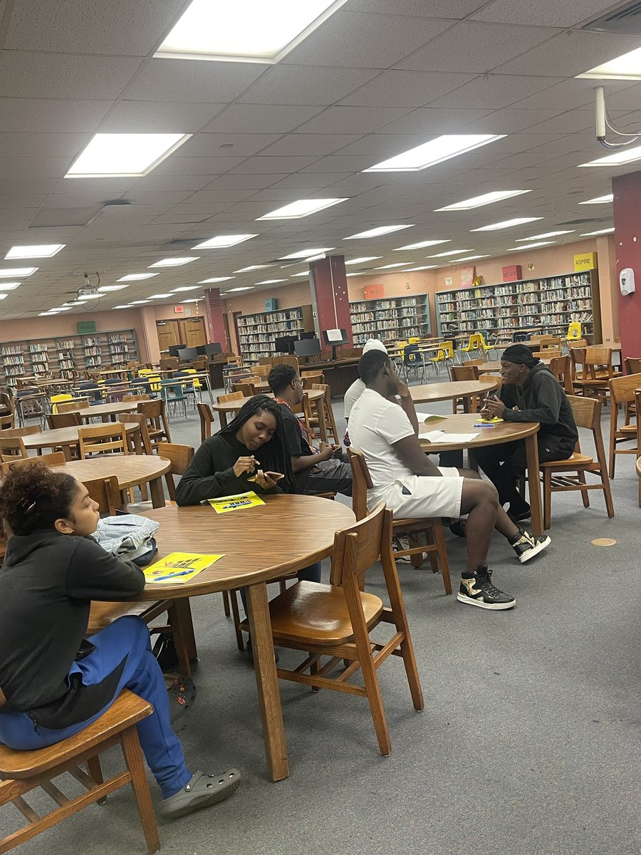 Great Day#1 of our College Prep Bootcamp for Rising Seniors here at Charger Nation!  #RisingReadyResilient @StdtSvcsMDCPS @SuptDotres @LDIAZ_CAO