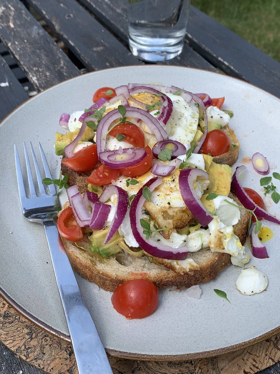 Theresa_May_PhD's tweet photo. After todayโs plank and 10K run I broke my fast with this deliciousness alfresco ๐
#breakthefast #recoverymeal #healthydiet #mealideas #healthyeating https://t.co/PSeOxqR778