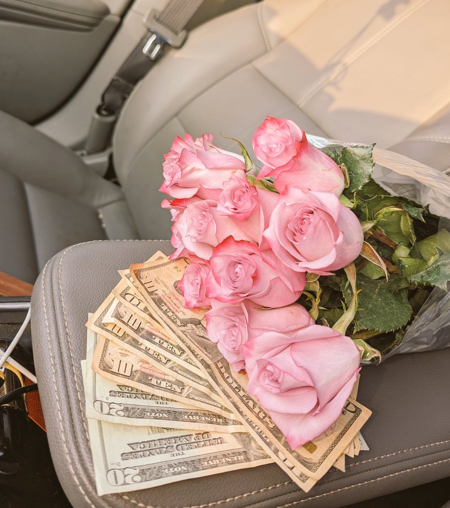 _speedfromtx's tweet photo. Sometimes you have to pull up on her with flowers and lunch money just because...... https://t.co/JmNi8Rw6iI