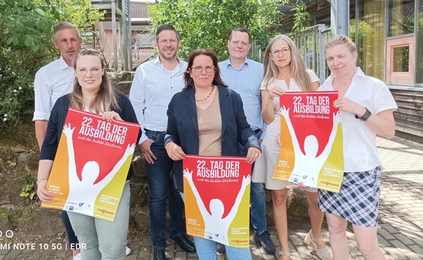 Mehr als 70 Aussteller beim „22. Tag der Ausbildung und des dualen Studiums“. Am 29. Juni 2023, 12 Uhr bis 17 Uhr, findet in Frankenberg zum 22. Mal der „Tag der Ausbildung und des dualen Studiums“ statt. #Ausbildung #Berufe #DualesStudium

eder-dampfradio.de/2023/06/21/vie…